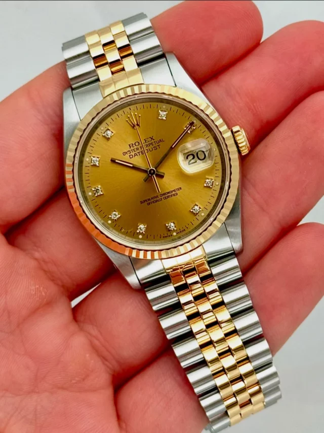 ROLEX Datejust 36MM

Ref 16233

Cadran champagne 🥂 indexs brillants 💎 

 Lunette cannelée en or jaune 18K

Bracelet Jubilé or jaune 18K et Acier 

✅ Full Set / Année 1993

💎 État 20/20 

➡️ Garantie 2 ans.

Visible dans notre boutique @olivineprestige

#rolex #rolex16233 #16233 #gold #champagne #rolexdatejust #datejust #swissmade #rolexero #mondani #watchnerd #watchfam #olivineprestige
#Rolex #RolexWatch #LuxuryWatch#WatchPorn #WristWatchCheck #Horology #RolexCollector
